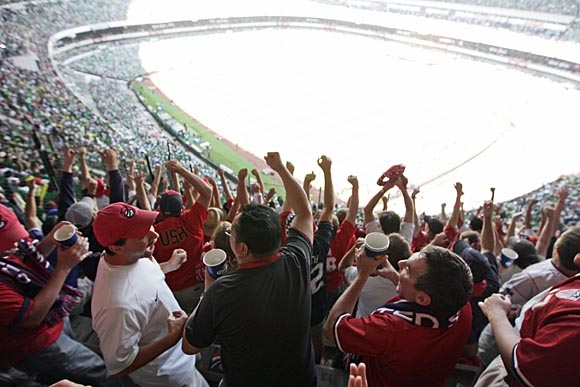 [Image: 20090812USAvMEX_Fans_WCQ_DZ_025.jpg]