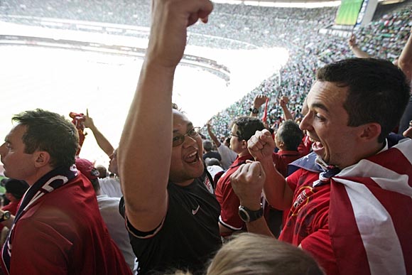 [Image: 20090812USAvMEX_Fans_WCQ_DZ_027.jpg]