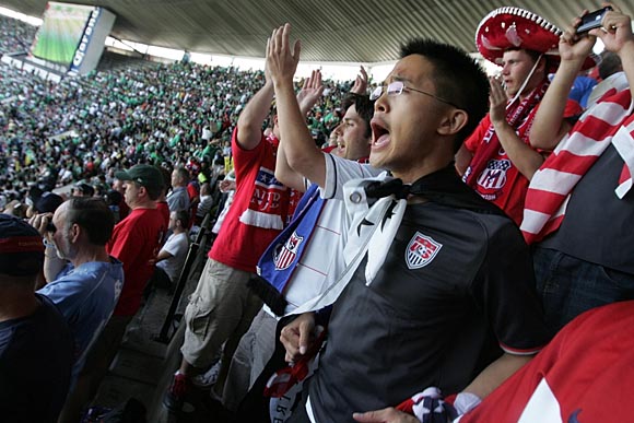 [Image: 20090812USAvMEX_Fans_WCQ_DZ_035.jpg]