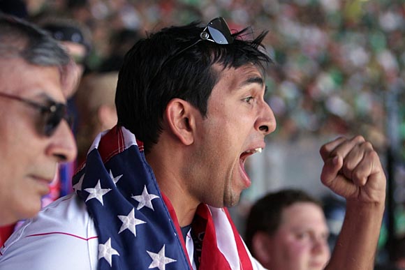 [Image: 20090812USAvMEX_Fans_WCQ_DZ_075.jpg]